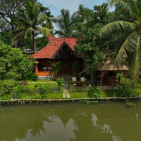 Little Chembaka Guest House Kumarakom Bagian luar foto