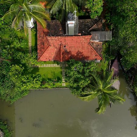 Little Chembaka Guest House Kumarakom Bagian luar foto