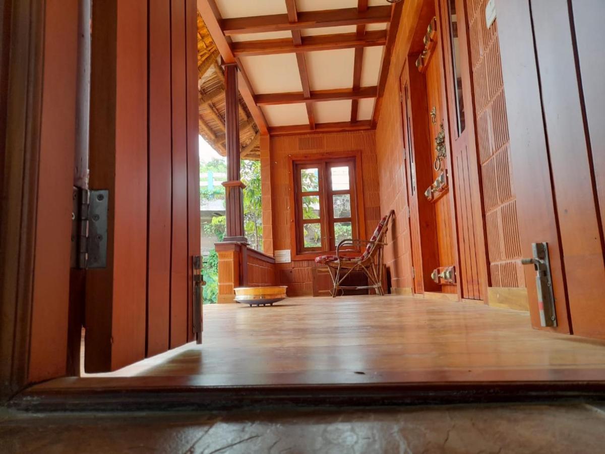 Little Chembaka Guest House Kumarakom Bagian luar foto