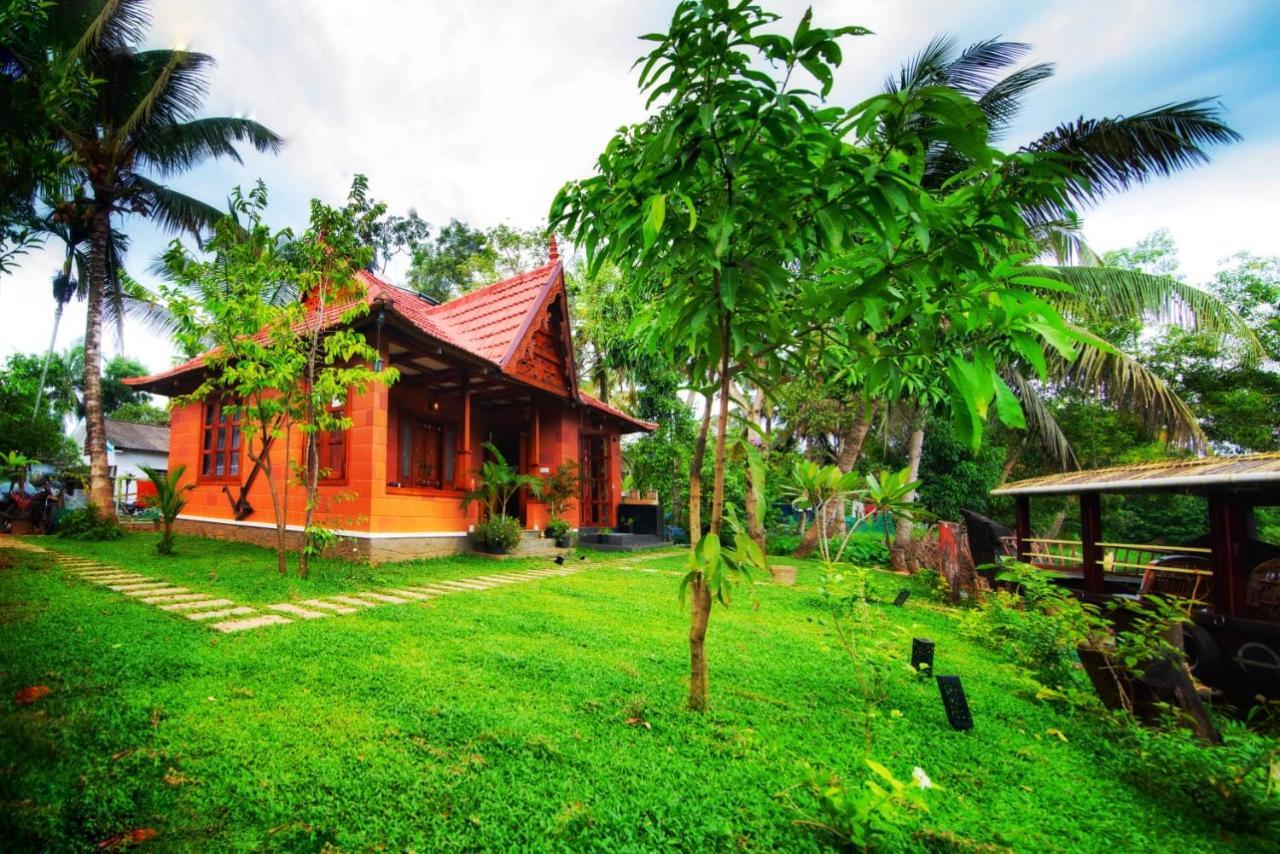 Little Chembaka Guest House Kumarakom Bagian luar foto