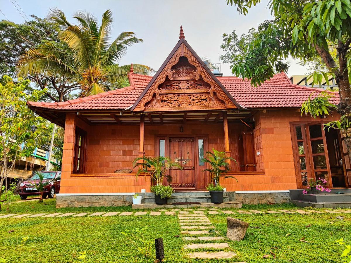 Little Chembaka Guest House Kumarakom Bagian luar foto