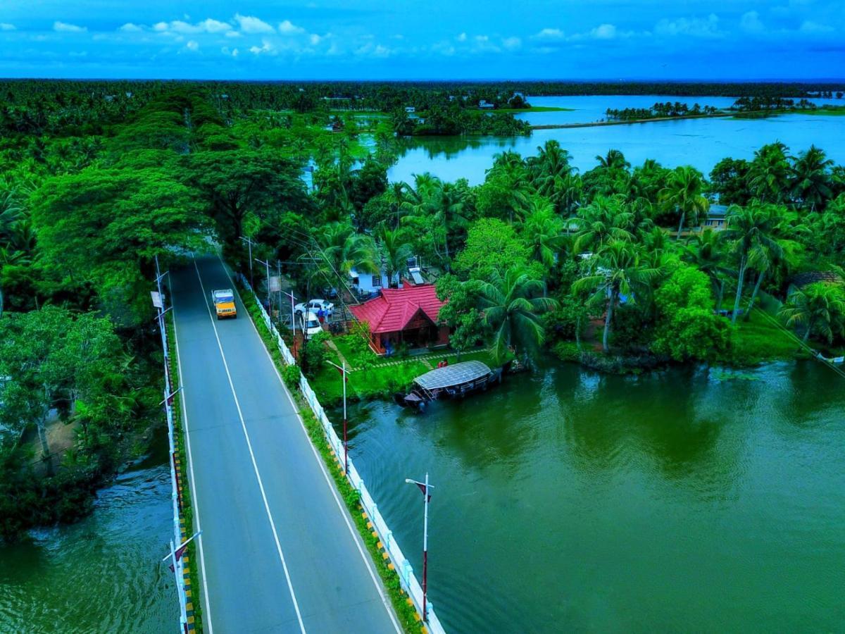 Little Chembaka Guest House Kumarakom Bagian luar foto