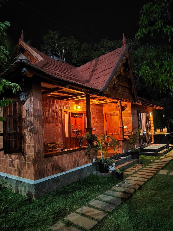 Little Chembaka Guest House Kumarakom Bagian luar foto
