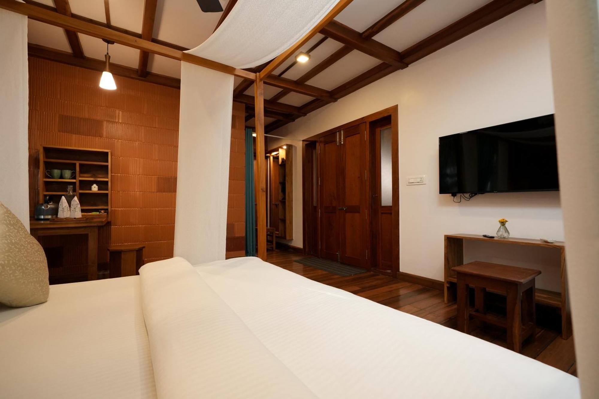 Little Chembaka Guest House Kumarakom Bagian luar foto