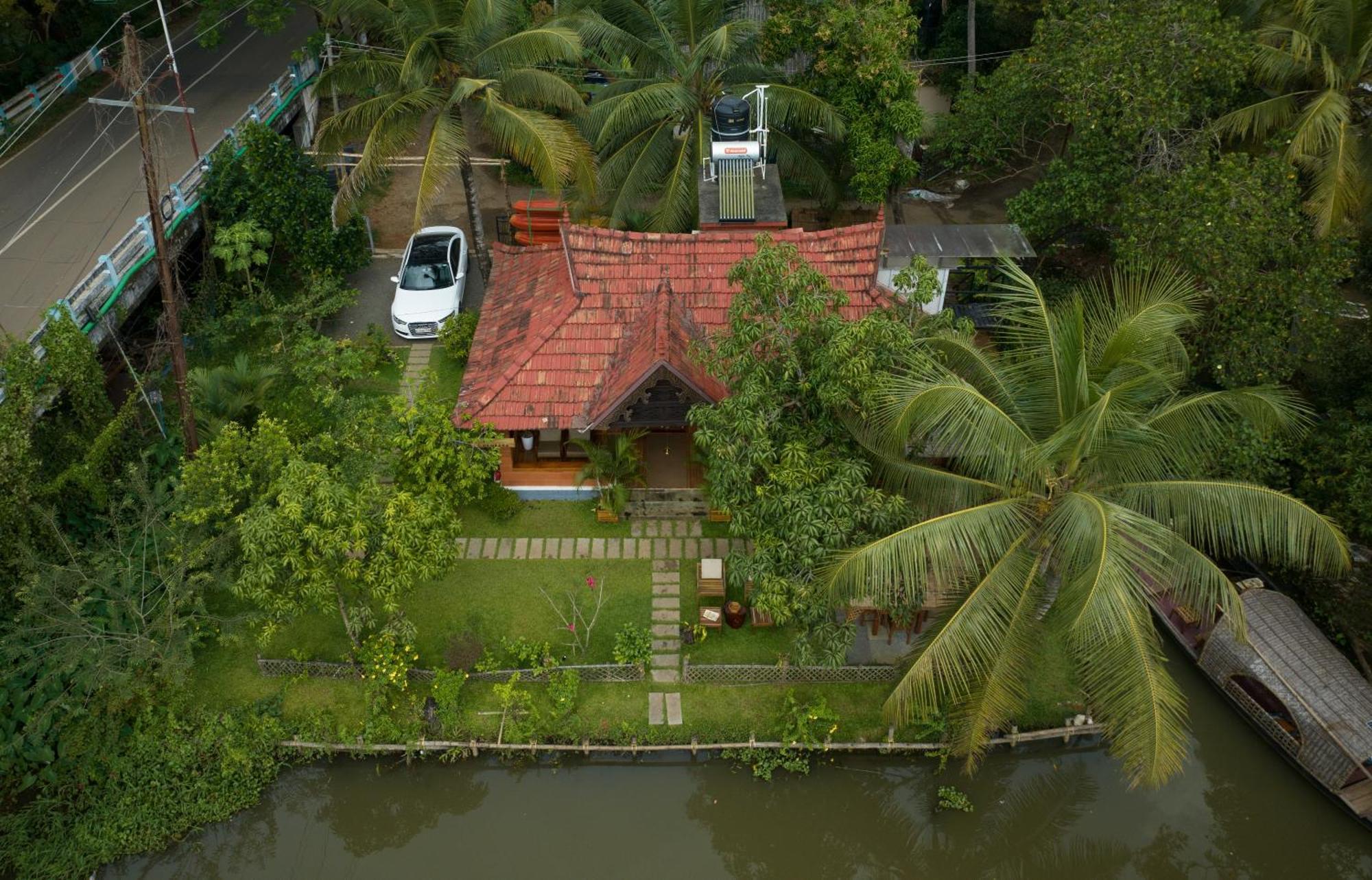 Little Chembaka Guest House Kumarakom Bagian luar foto