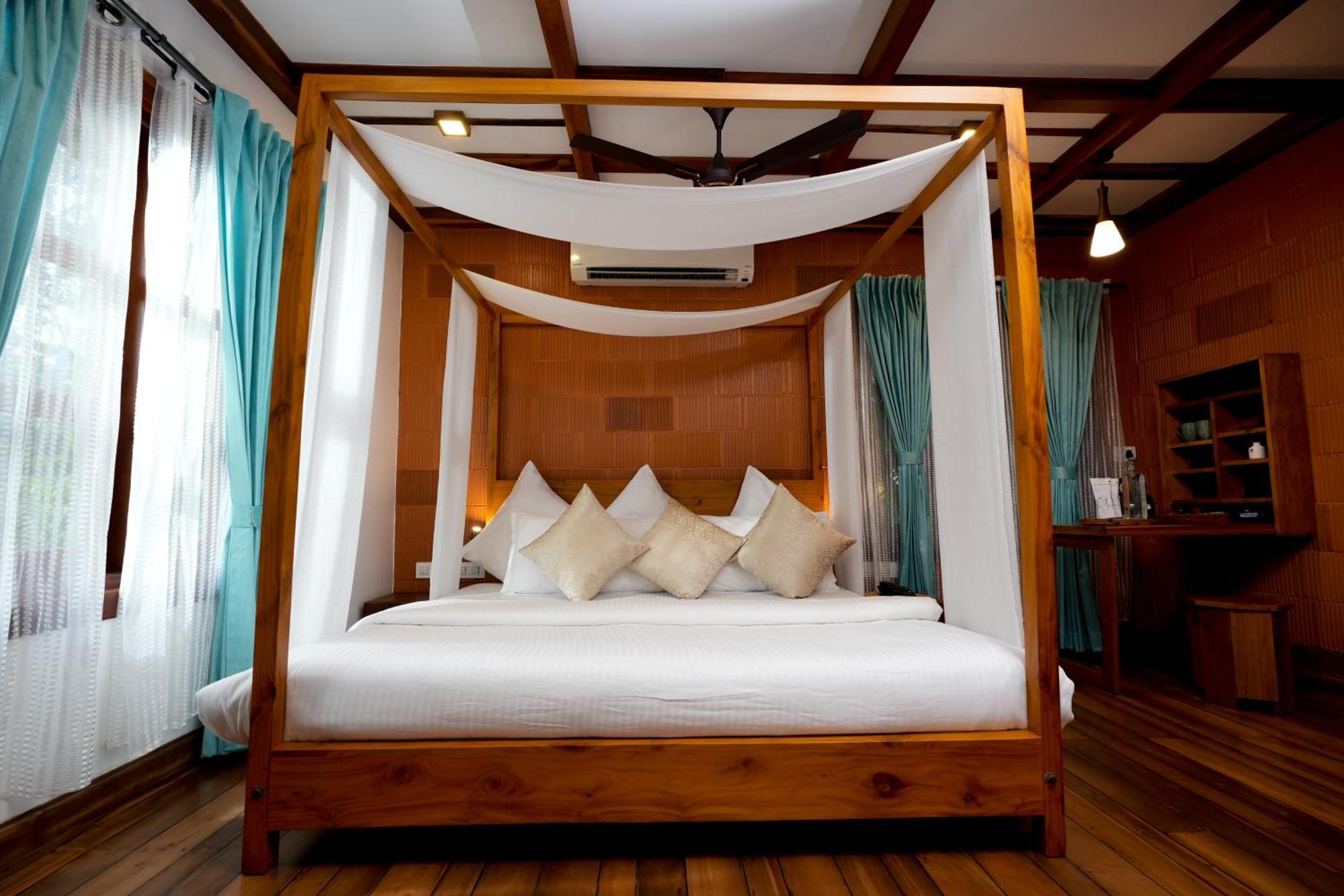 Little Chembaka Guest House Kumarakom Bagian luar foto