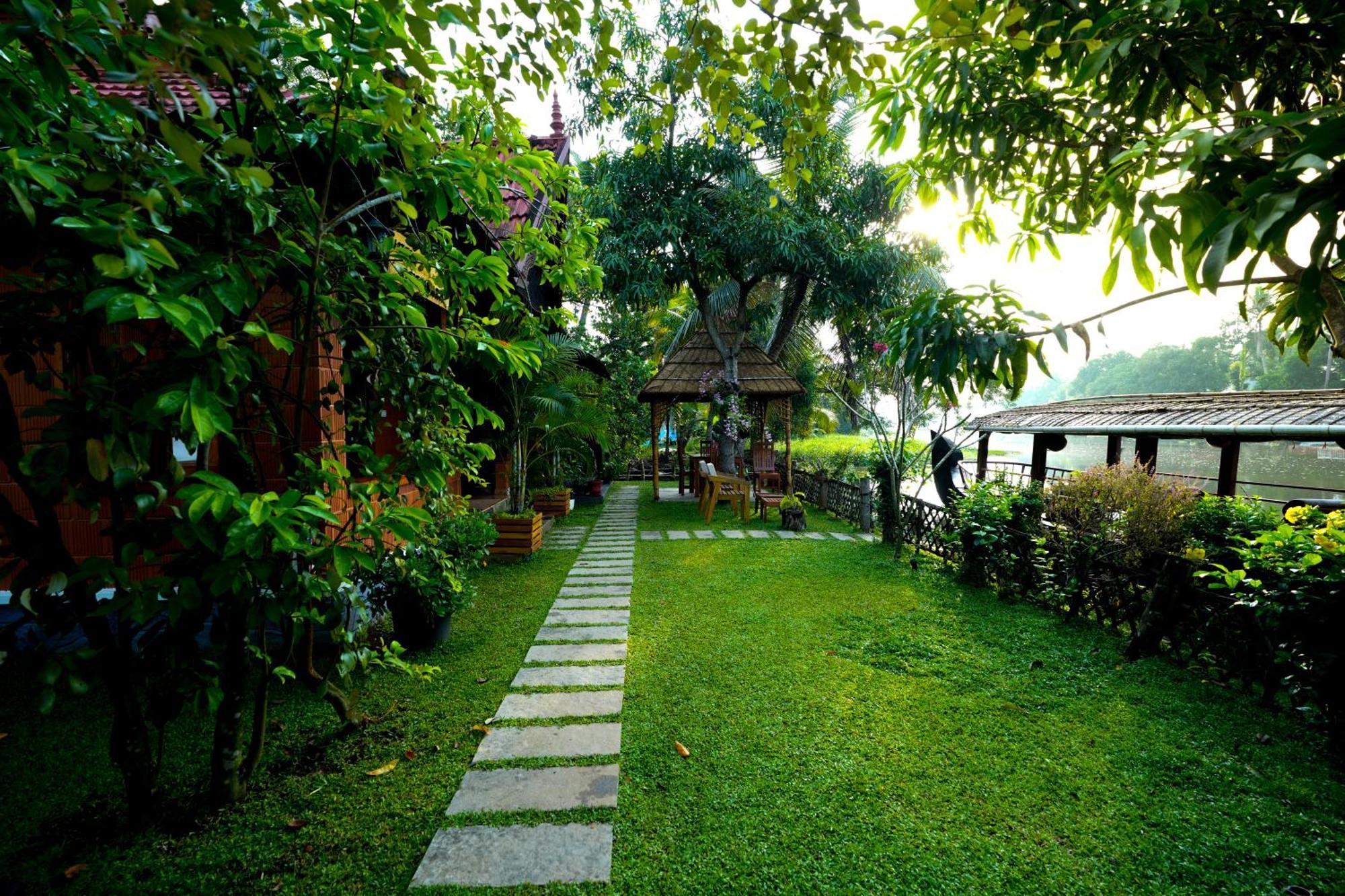 Little Chembaka Guest House Kumarakom Bagian luar foto
